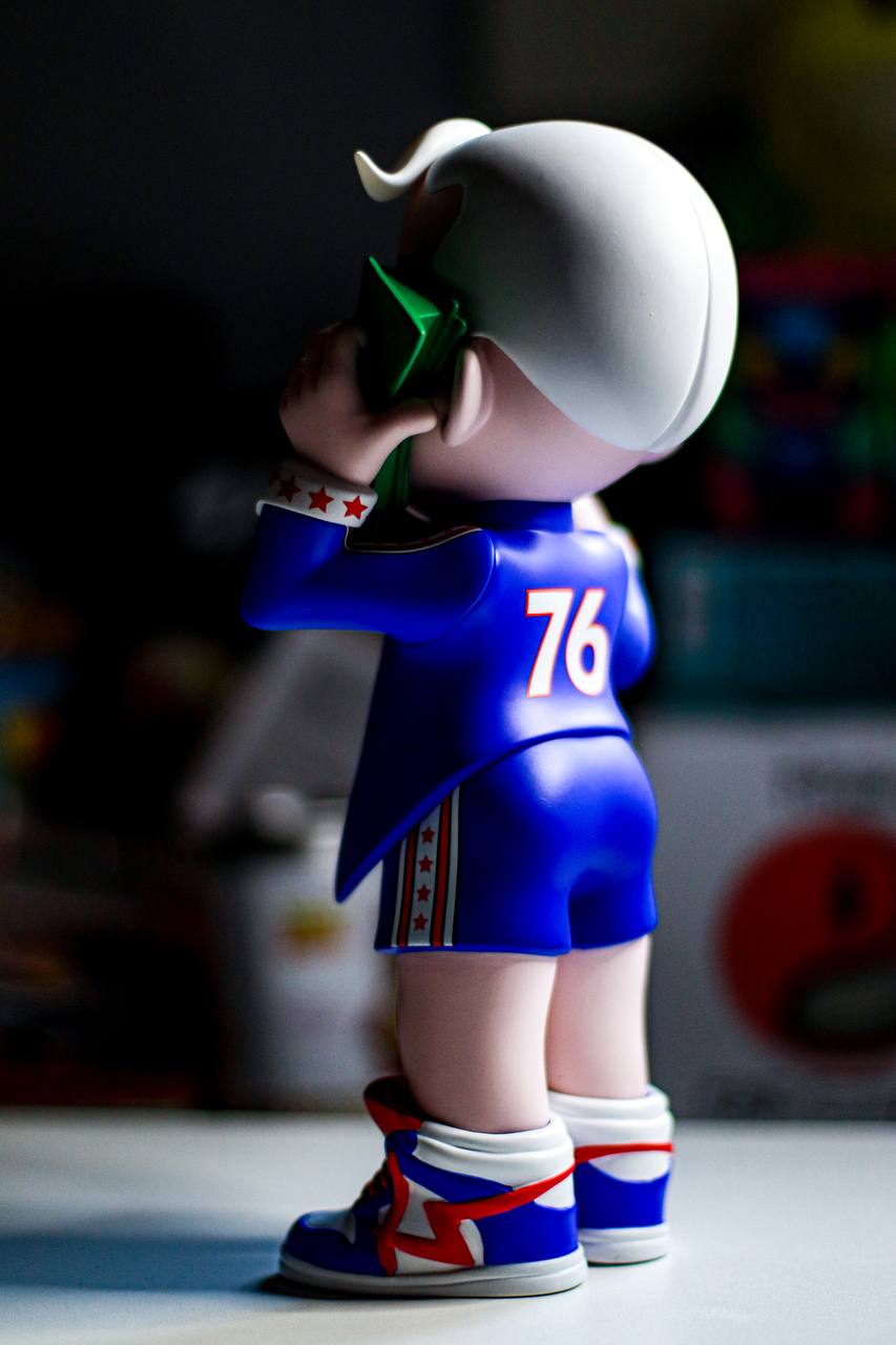 Money’s Calling – “Rich Uncle” Vinyl Toy Figure by Martian Toys (1/76)